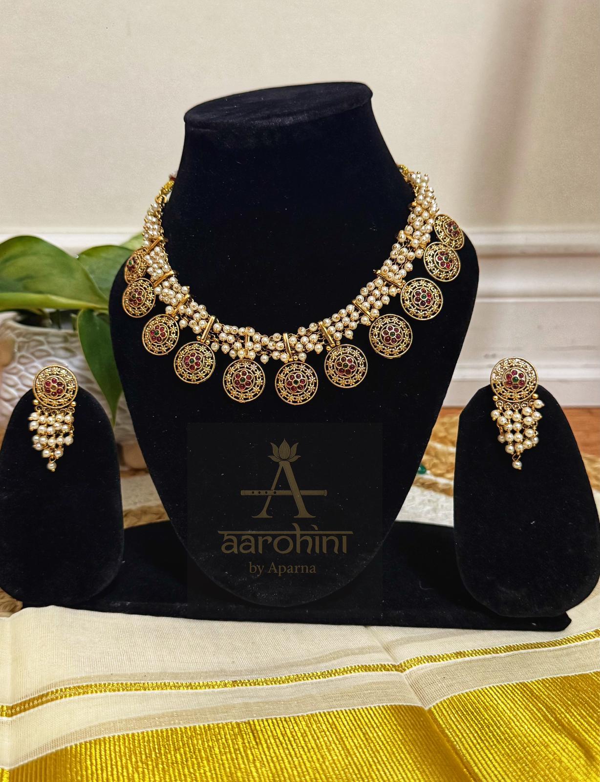 Daisy Pearl Necklace