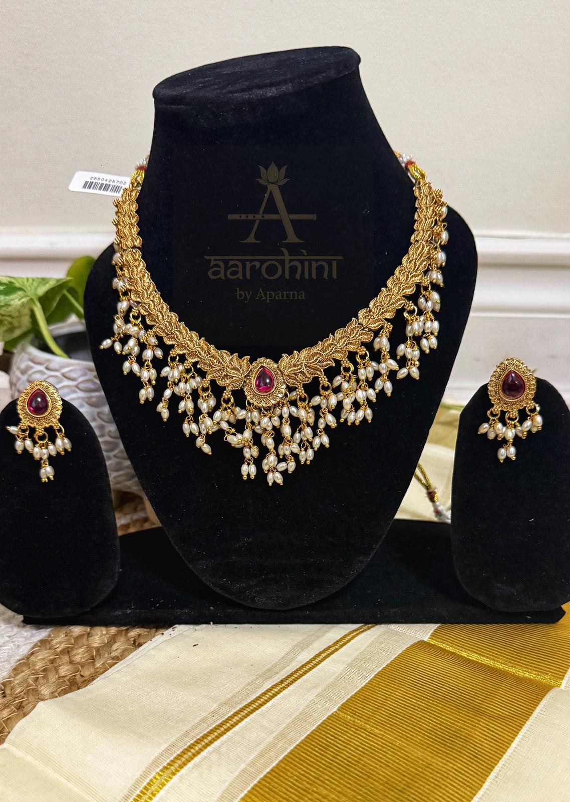 Ratna Pearl Necklace